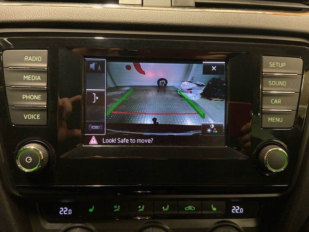 Skoda Octavia 2015 Punainen