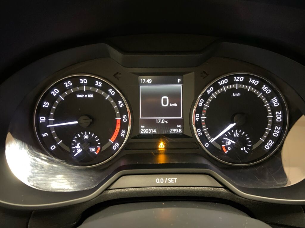 Skoda Octavia 2015 Punainen