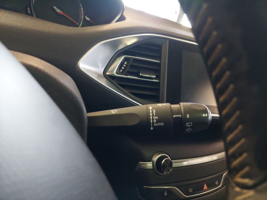 Peugeot 308 2015 Valkoinen