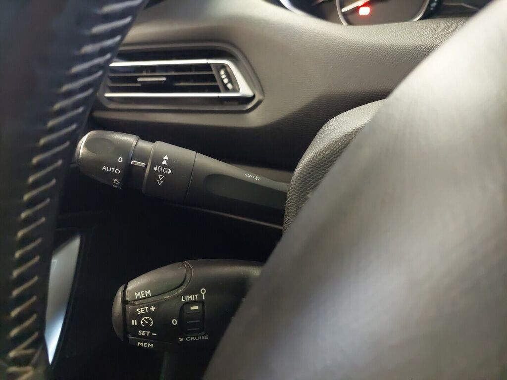 Peugeot 308 2015 Valkoinen