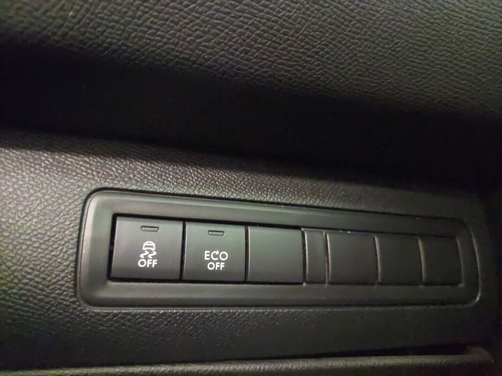 Peugeot 308 2015 Valkoinen