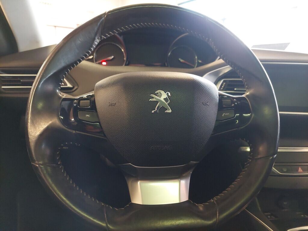 Peugeot 308 2015 Valkoinen