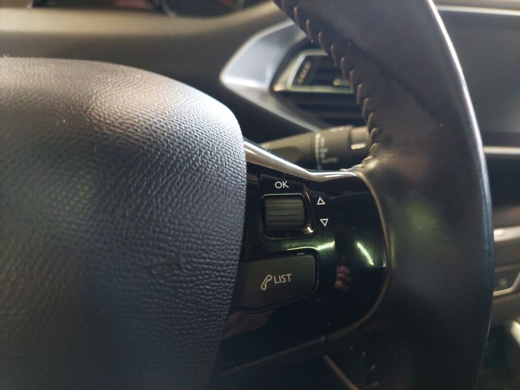 Peugeot 308 2015 Valkoinen