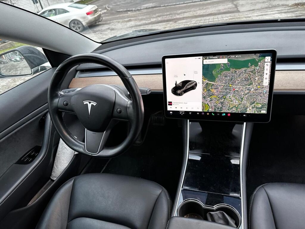 Tesla Model 3 2019 Musta