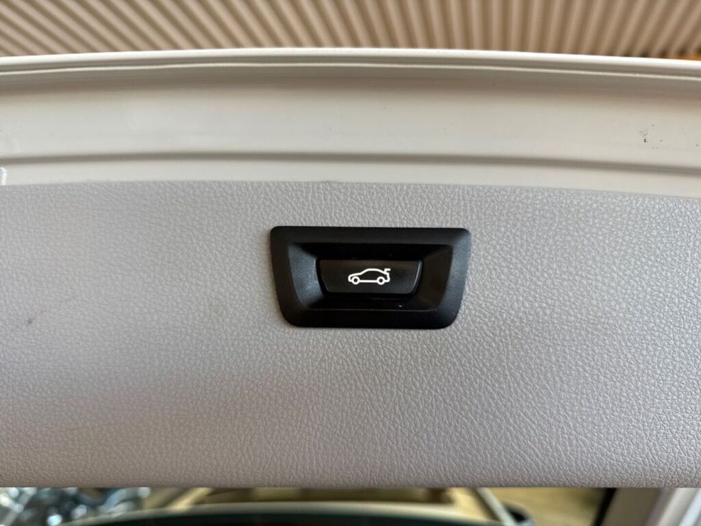 BMW 320 2013 Valkoinen