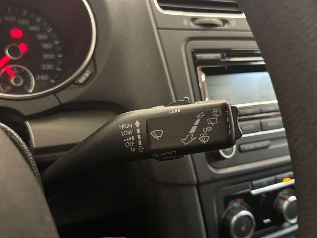 Volkswagen Golf 2010 Punainen