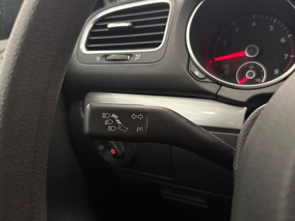 Volkswagen Golf 2010 Punainen