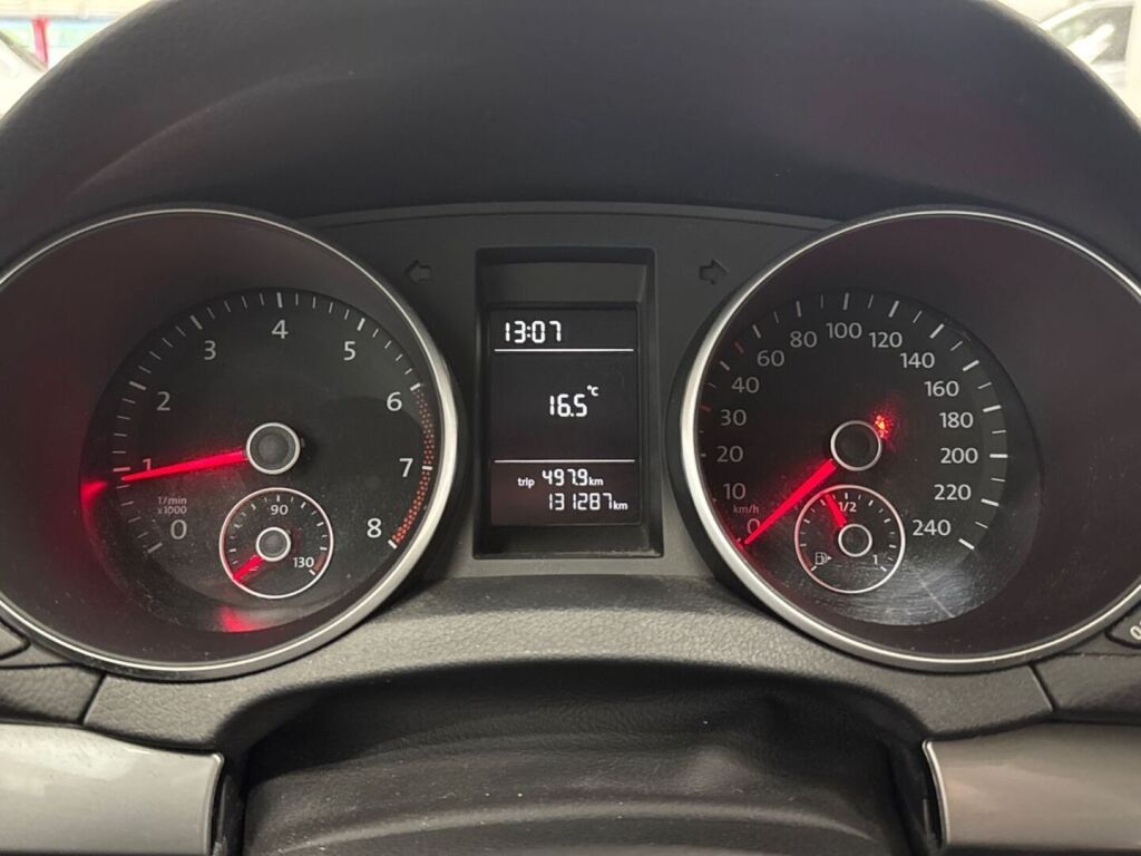 Volkswagen Golf 2010 Punainen