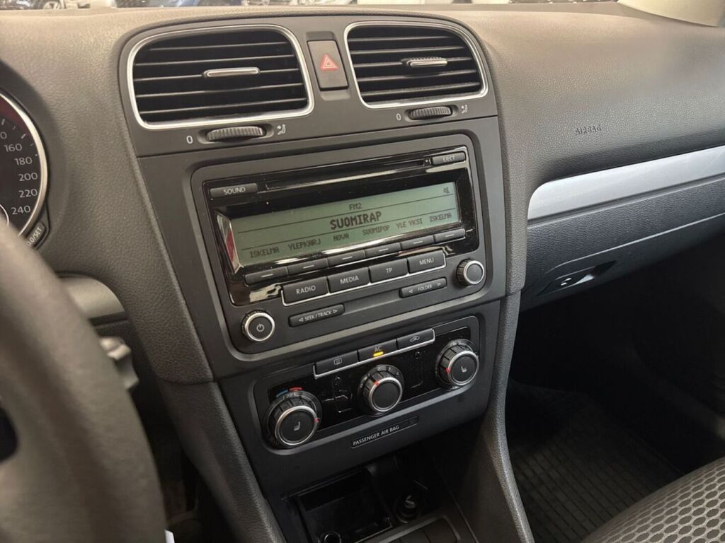 Volkswagen Golf 2010 Punainen