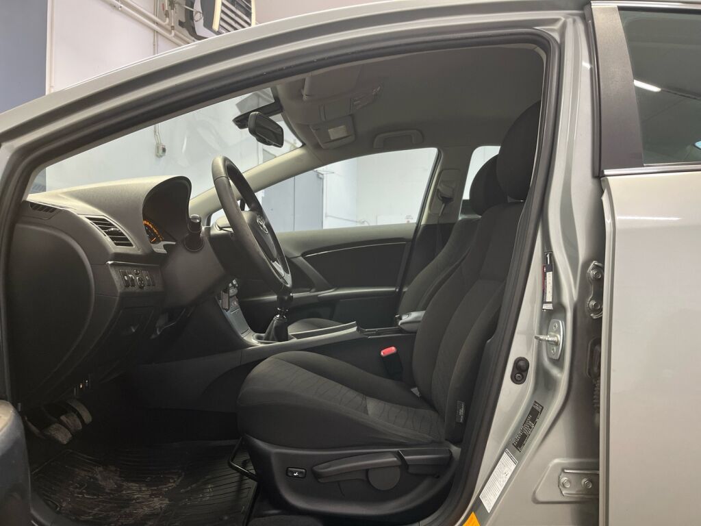 Toyota Avensis 2010 Harmaa