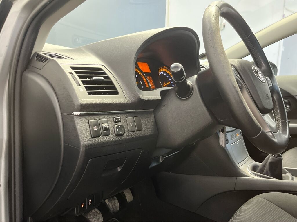Toyota Avensis 2010 Harmaa