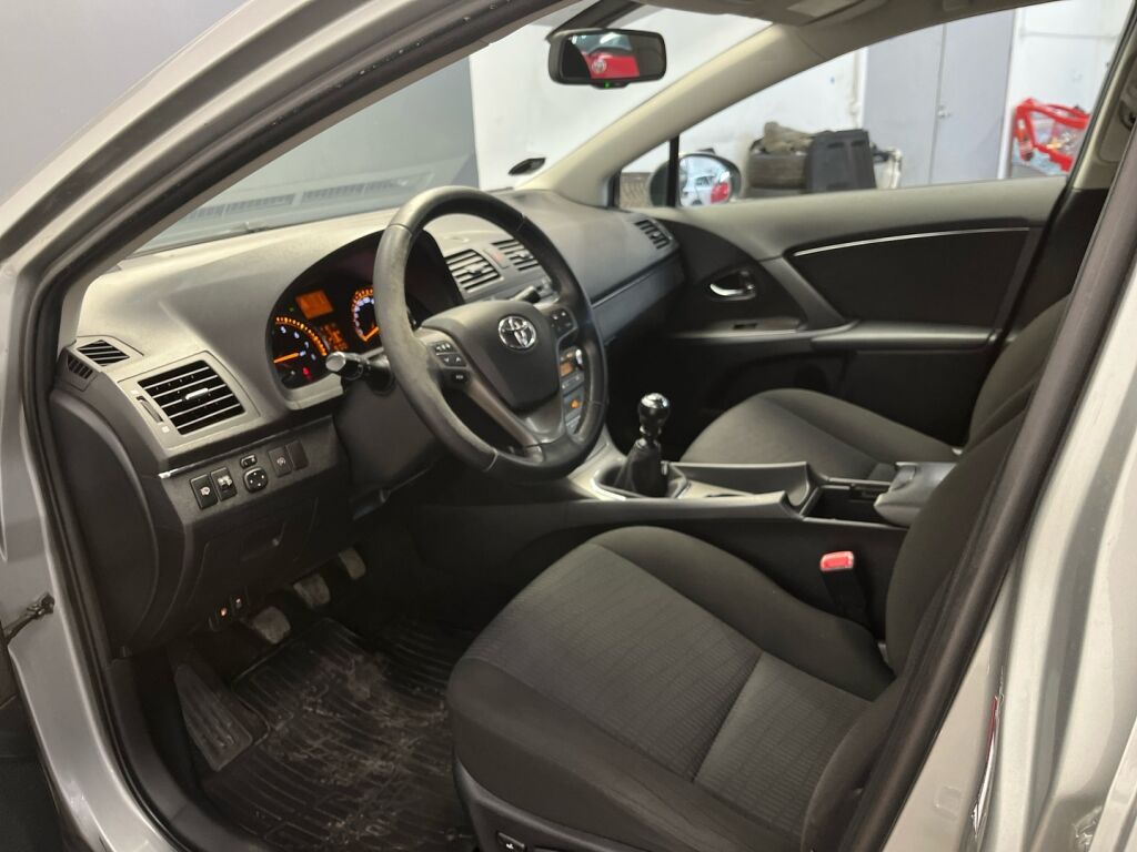 Toyota Avensis 2010 Harmaa