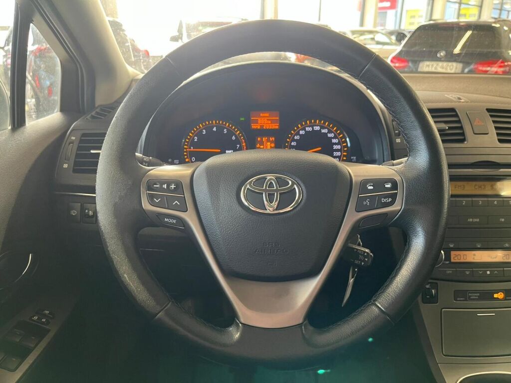 Toyota Avensis 2010 Harmaa