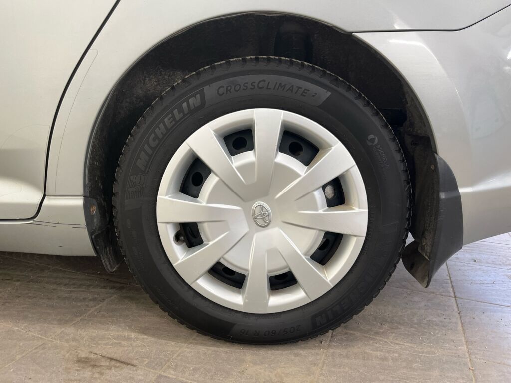 Toyota Avensis 2010 Harmaa