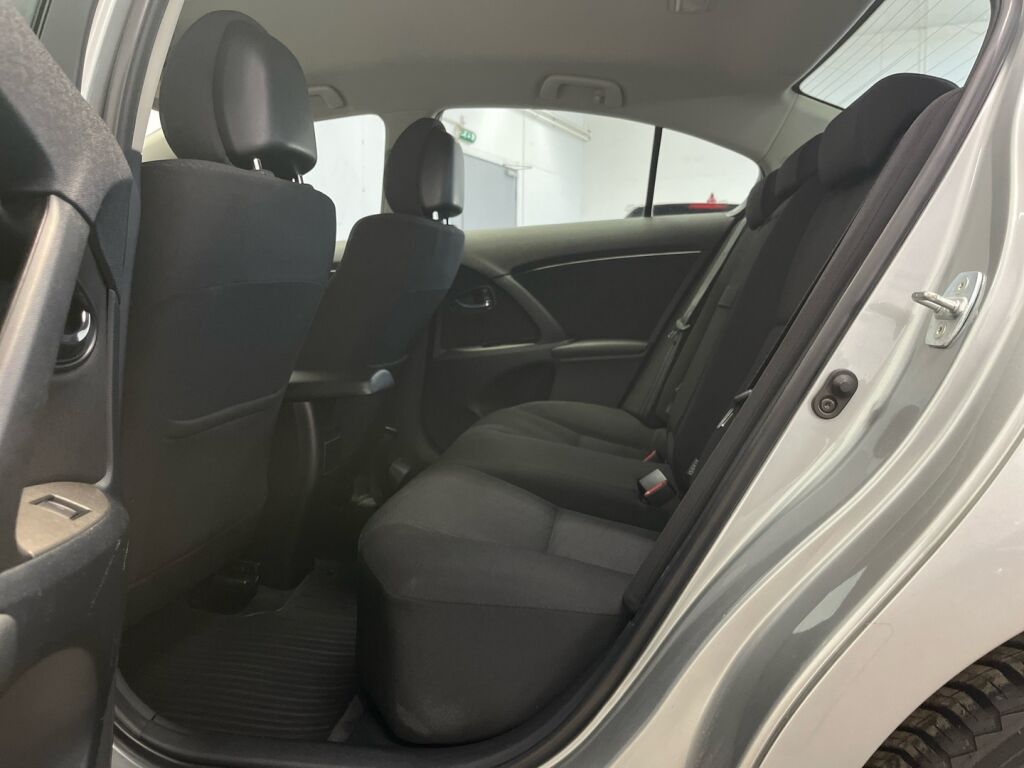 Toyota Avensis 2010 Harmaa