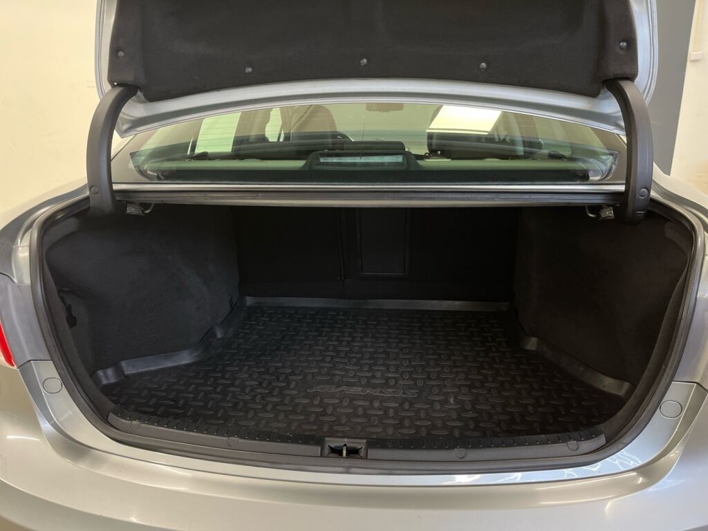 Toyota Avensis 2010 Harmaa