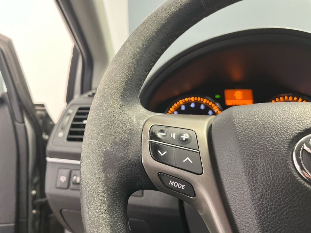 Toyota Avensis 2010 Harmaa