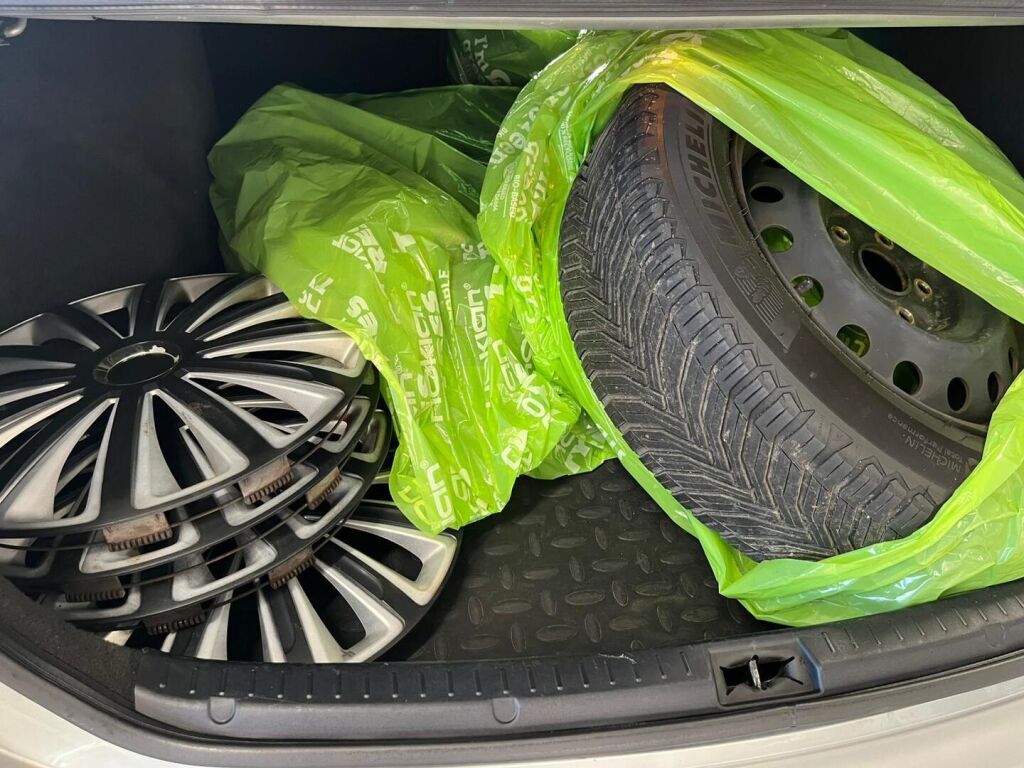 Toyota Avensis 2010 Harmaa