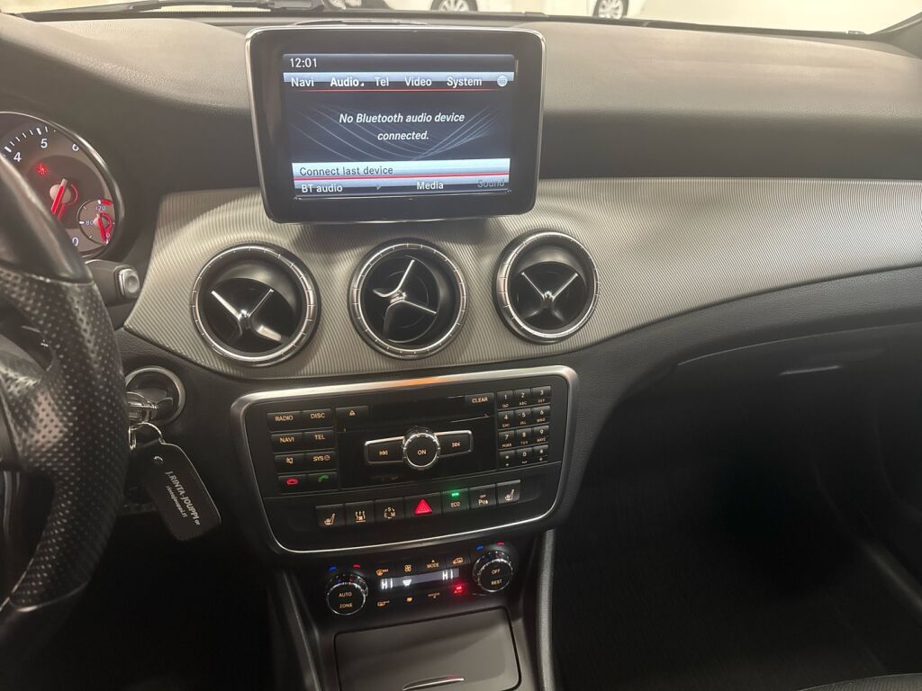 Mercedes-Benz CLA 2013 Musta