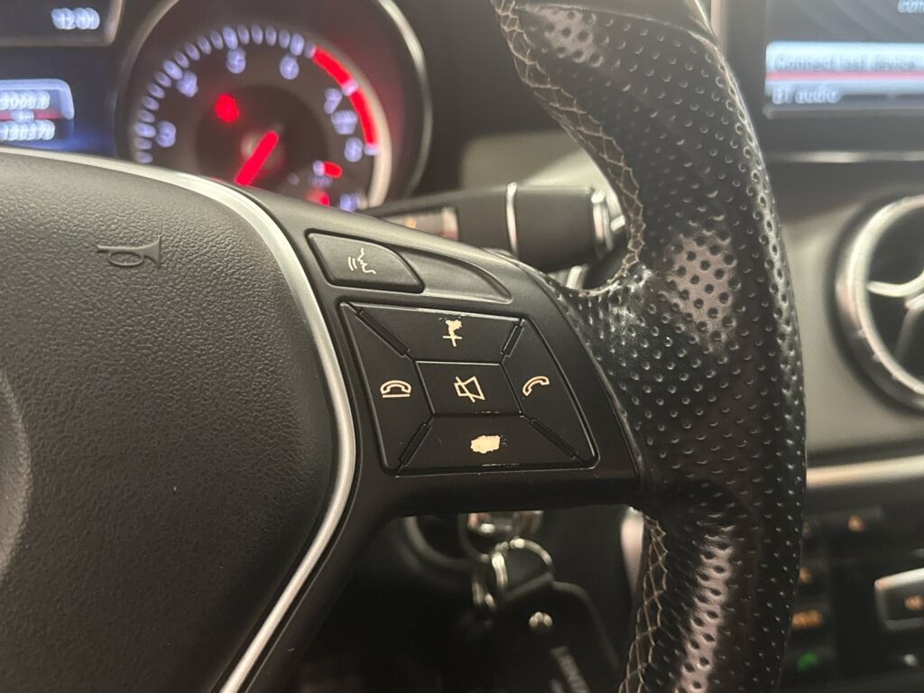 Mercedes-Benz CLA 2013 Musta