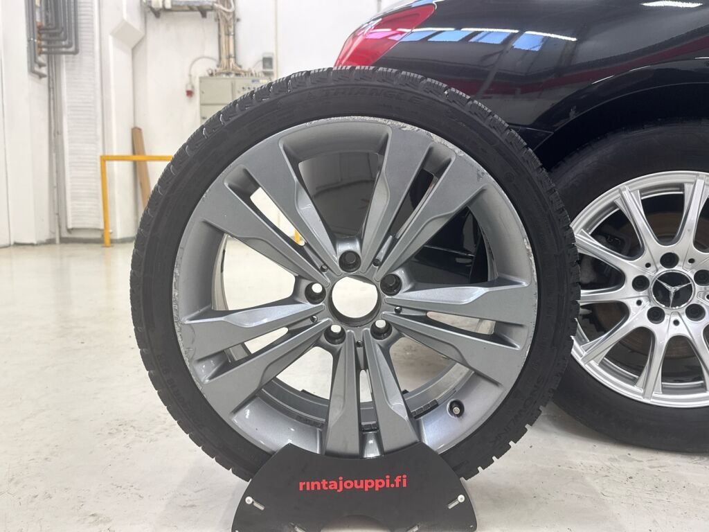 Mercedes-Benz CLA 2013 Musta