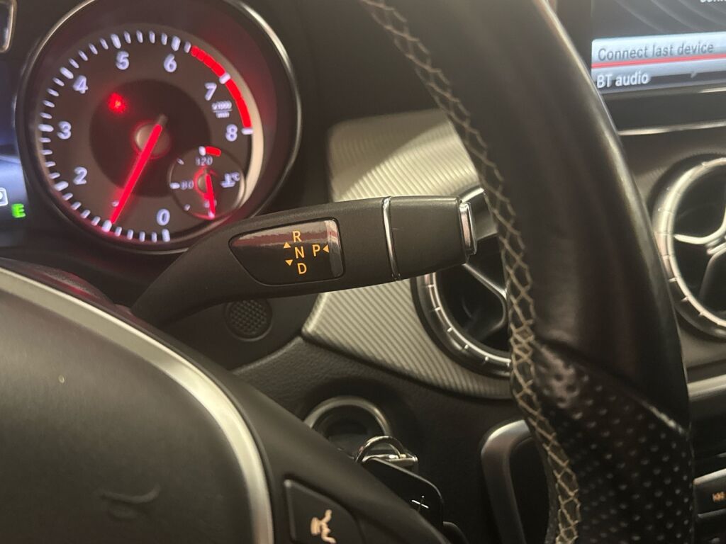 Mercedes-Benz CLA 2013 Musta