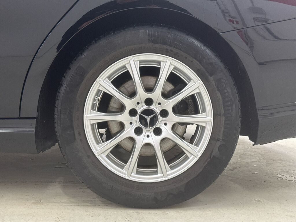 Mercedes-Benz CLA 2013 Musta