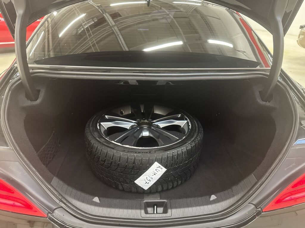 Mercedes-Benz CLA 2013 Musta