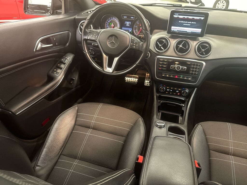 Mercedes-Benz CLA 2013 Musta