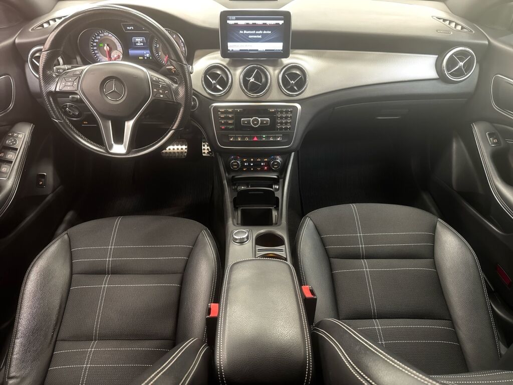 Mercedes-Benz CLA 2013 Musta
