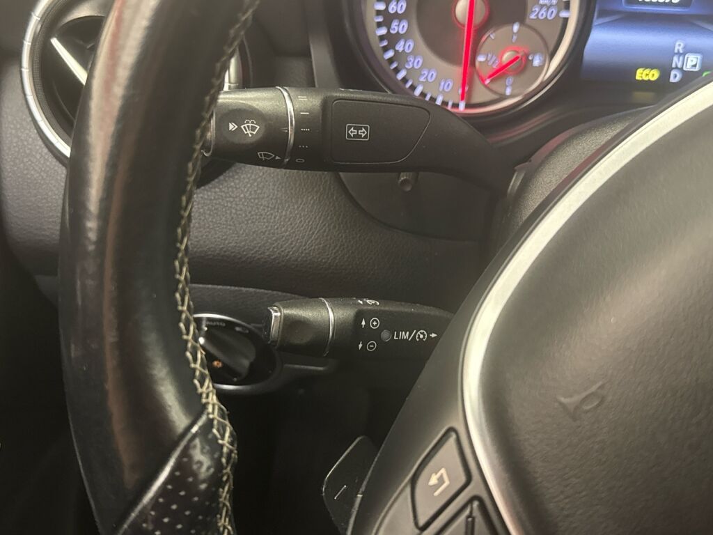 Mercedes-Benz CLA 2013 Musta