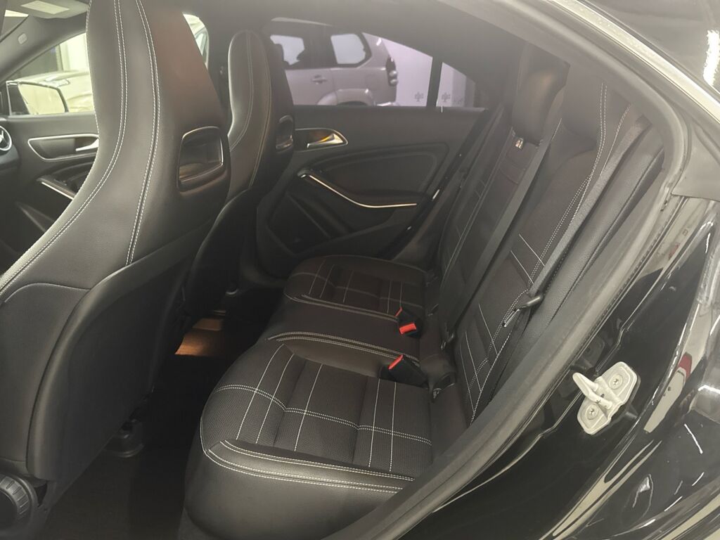 Mercedes-Benz CLA 2013 Musta