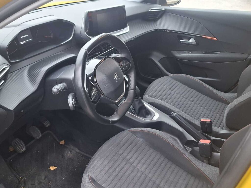 Peugeot 208 2021 Keltainen