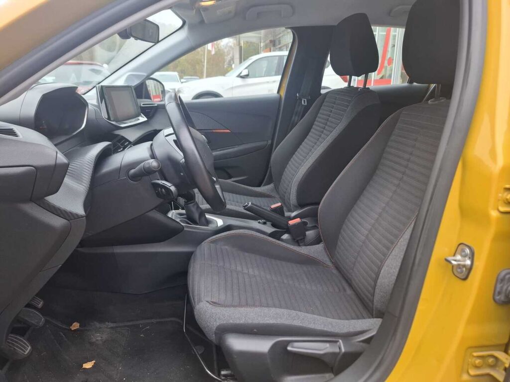 Peugeot 208 2021 Keltainen
