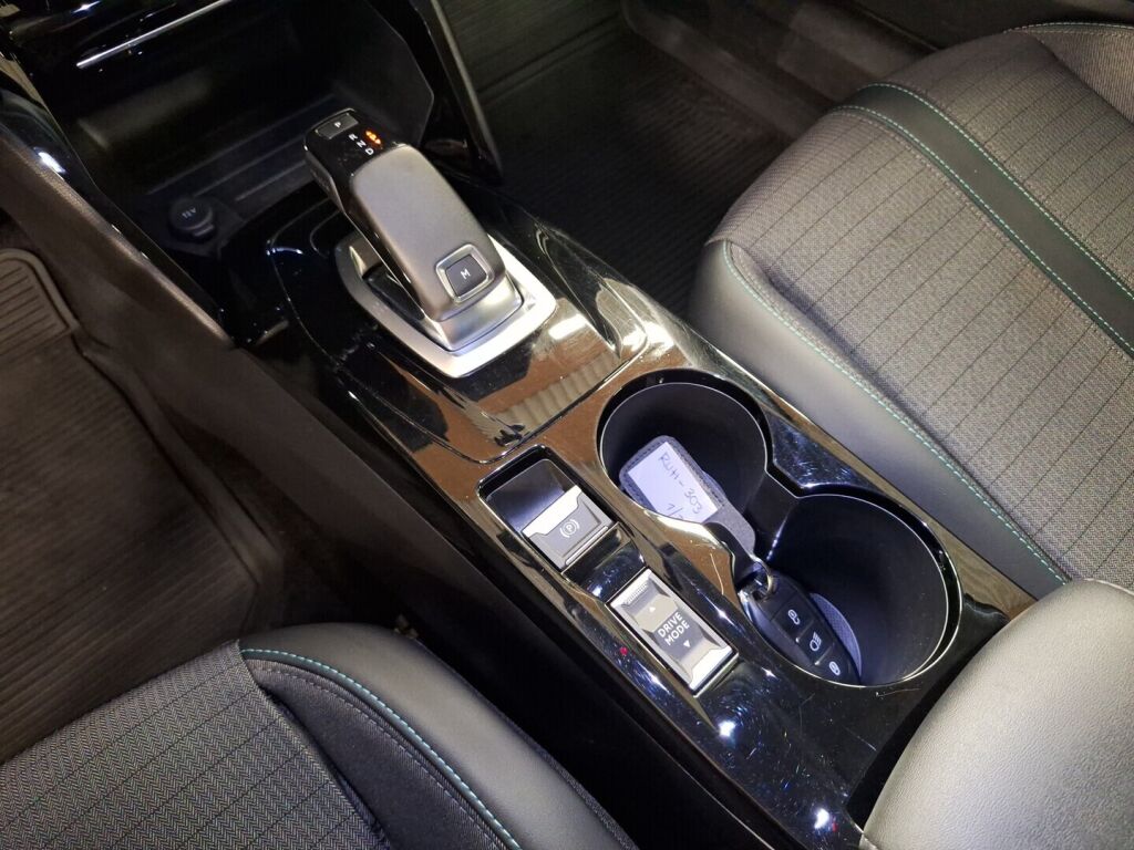 Peugeot 2008 2021 Valkoinen