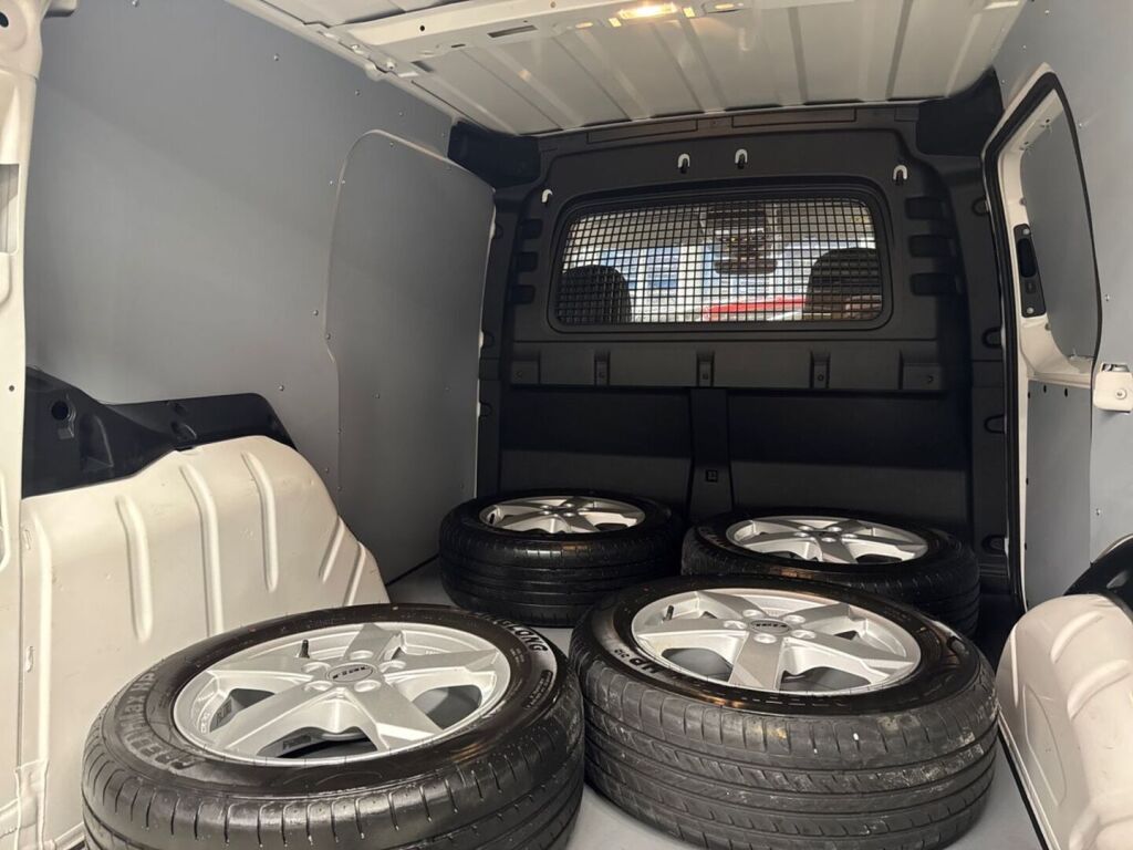 Volkswagen Caddy 2021 Valkoinen