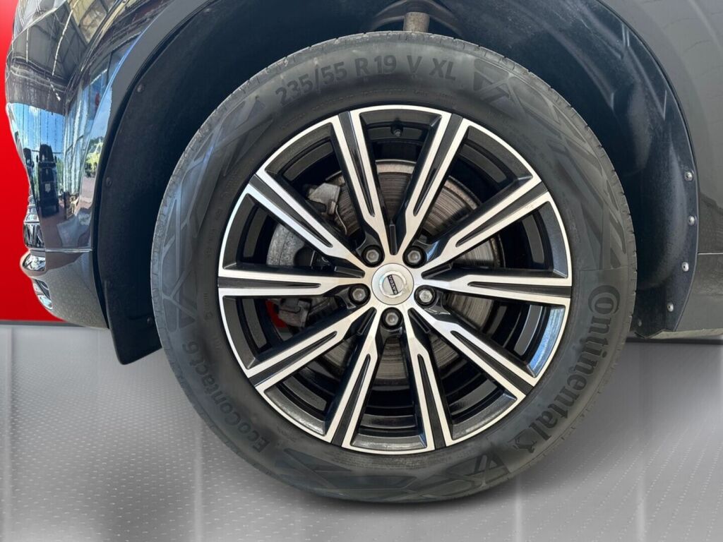 Volvo XC60 2021 Musta