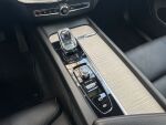 Volvo XC60 2021 Musta