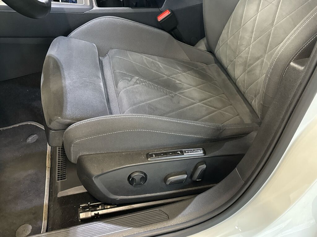 Volkswagen Golf 2020 Valkoinen