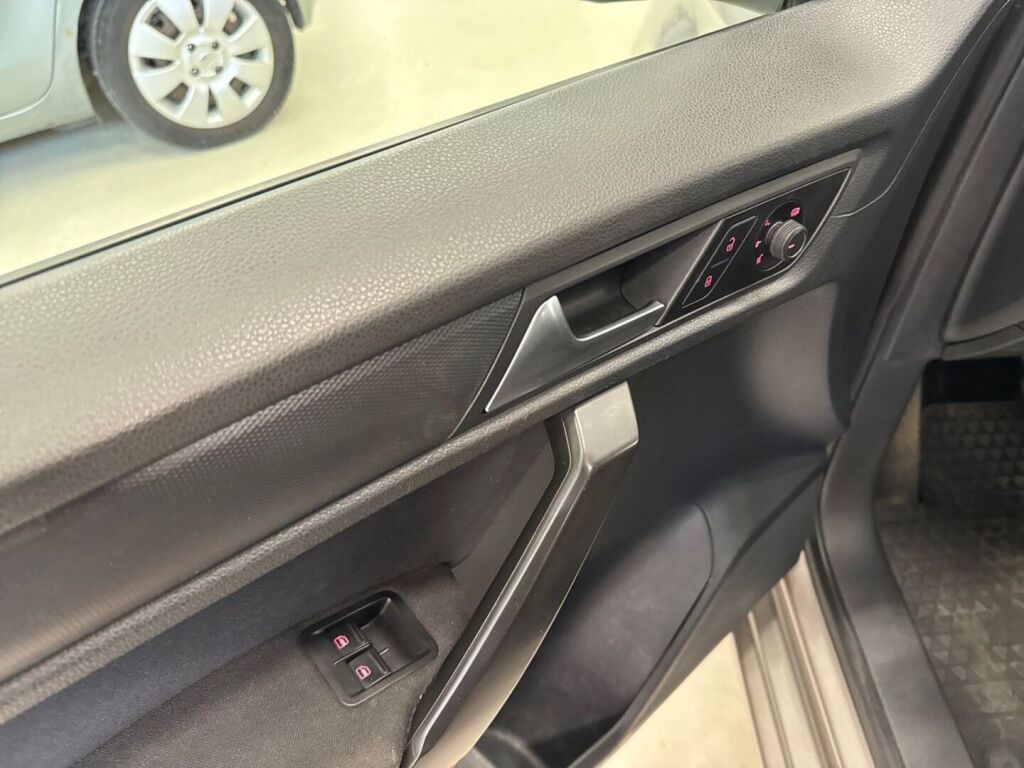 Volkswagen Caddy Maxi 2020 Ruskea (beige)