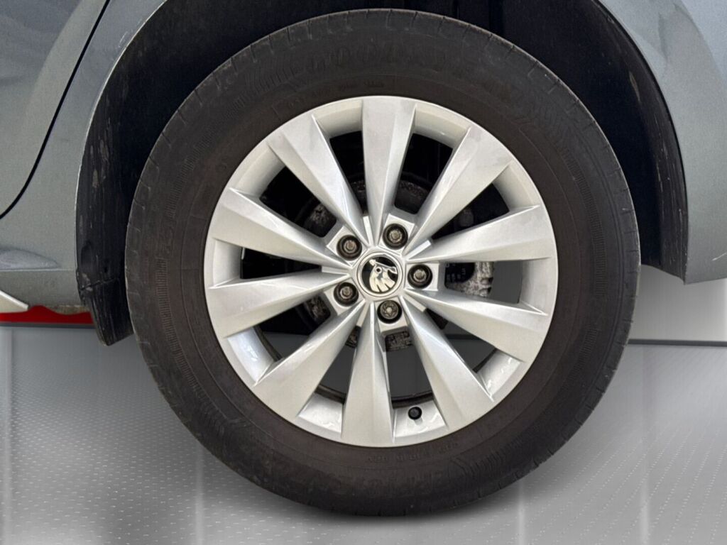 Skoda Kamiq 2020 Harmaa