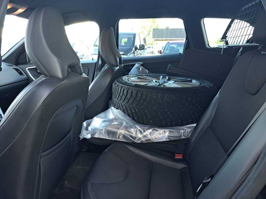 Volvo XC60 2017 Musta