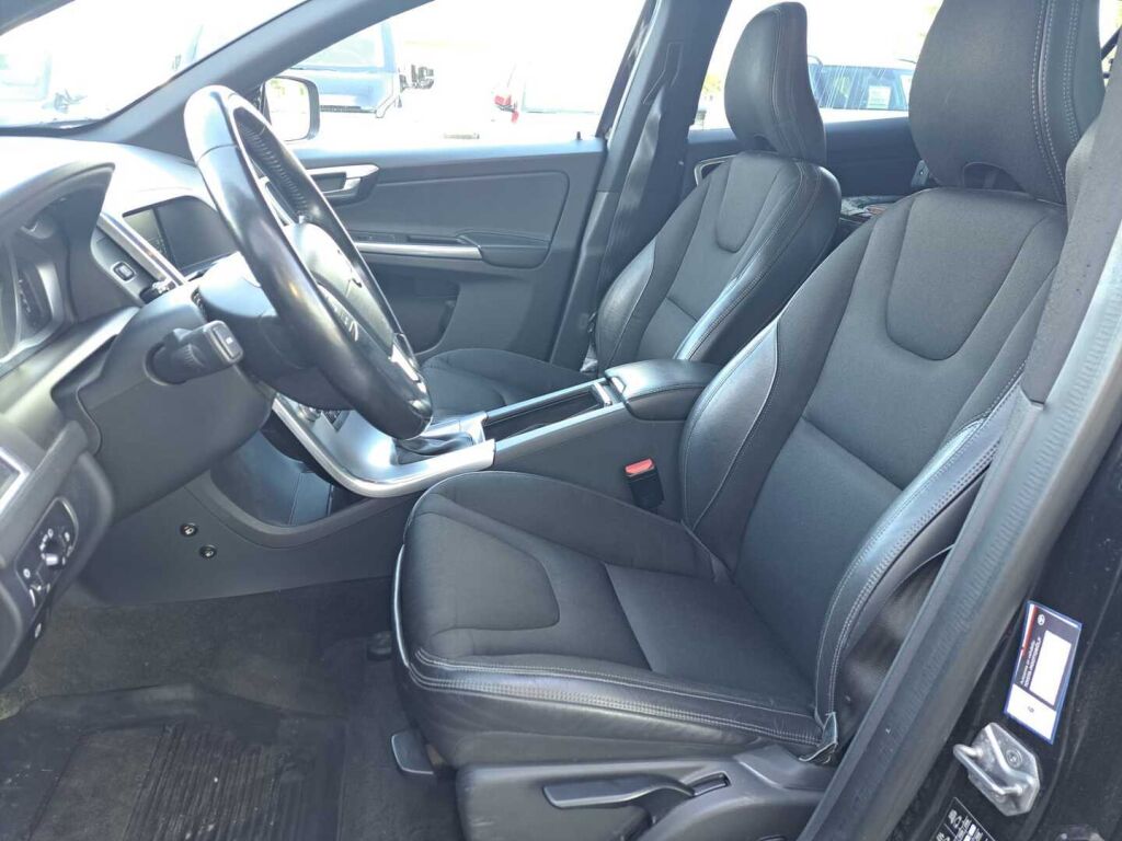 Volvo XC60 2017 Musta