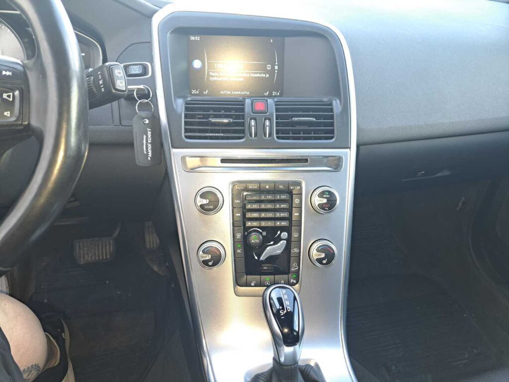 Volvo XC60 2017 Musta