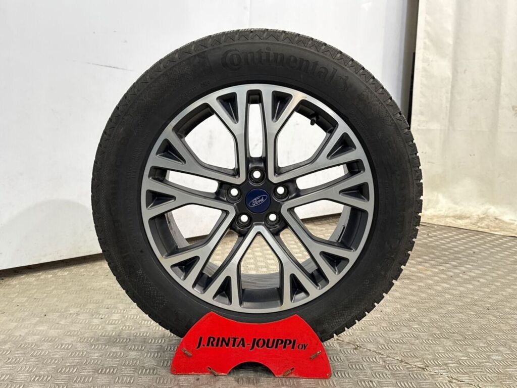 Ford Kuga 2020 Musta