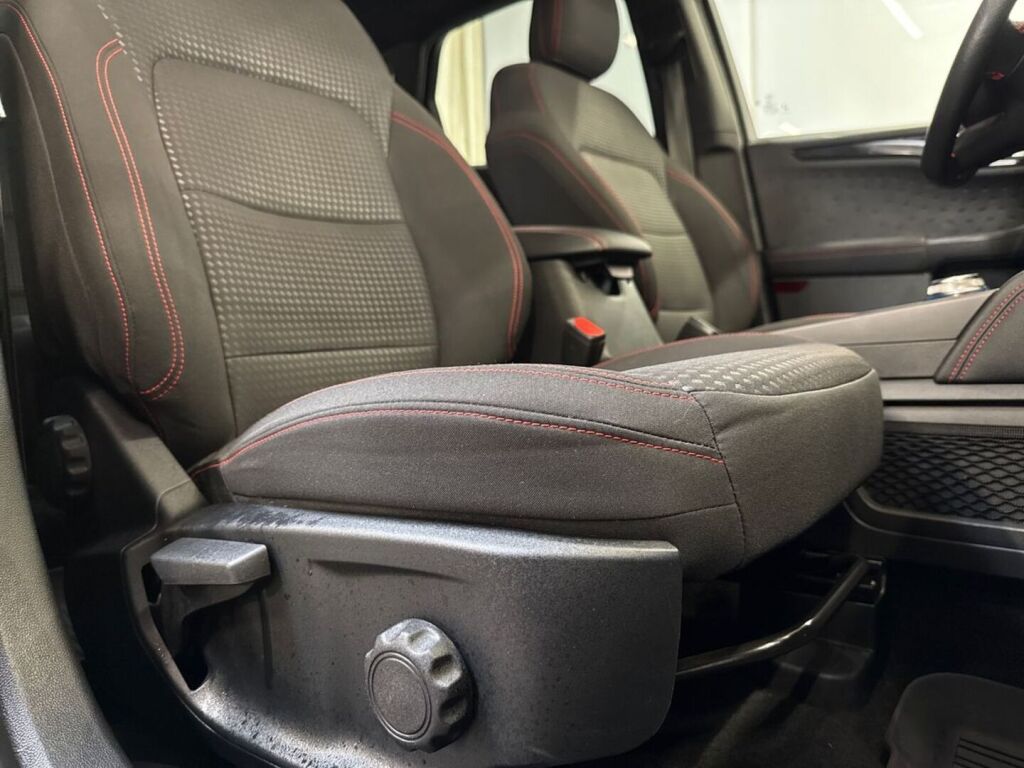 Ford Kuga 2020 Musta