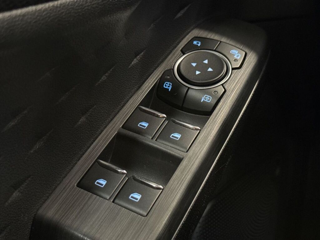 Ford Kuga 2020 Musta
