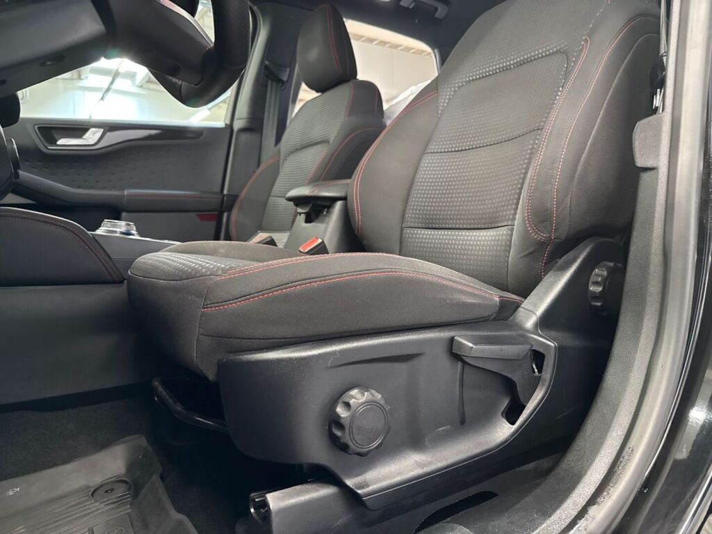 Ford Kuga 2020 Musta
