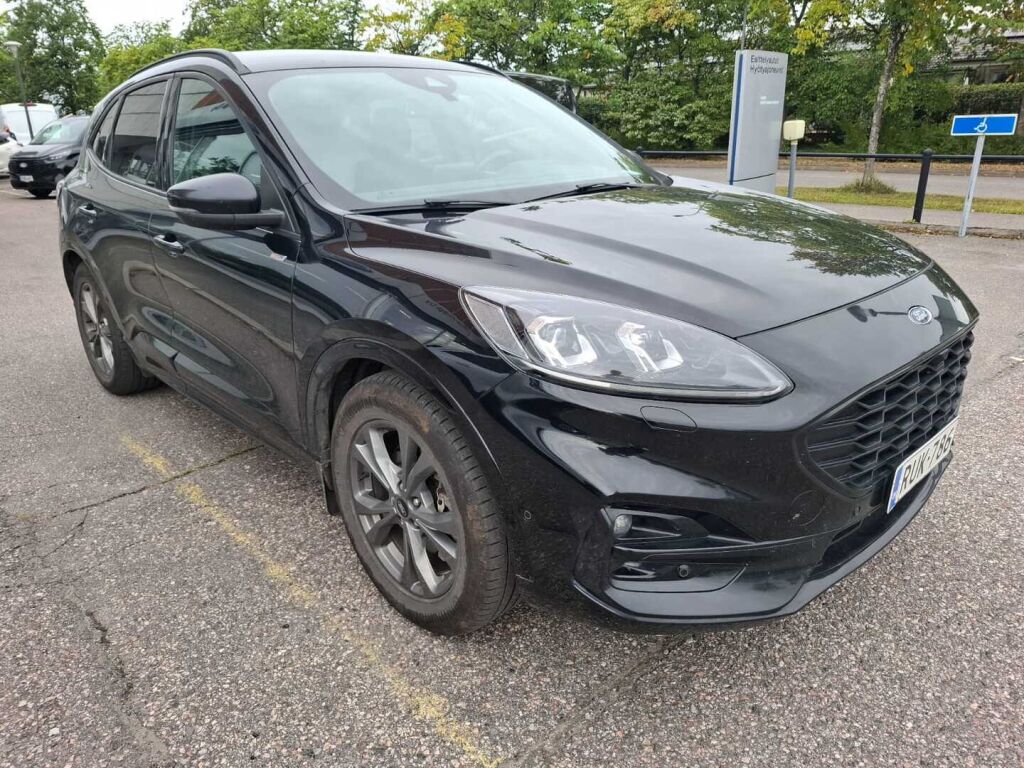 Ford Kuga 2020 Musta