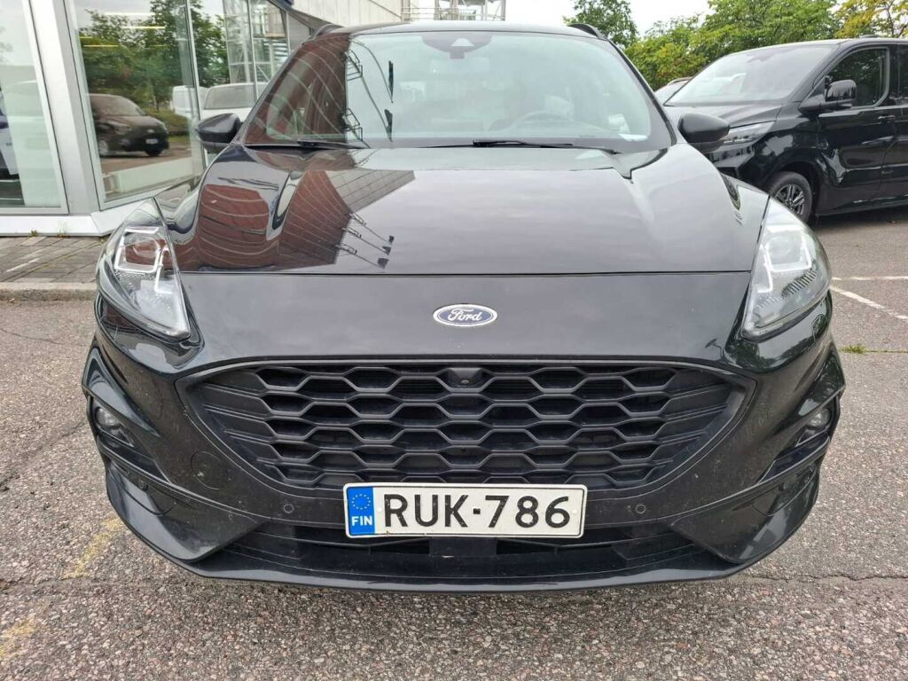 Ford Kuga 2020 Musta